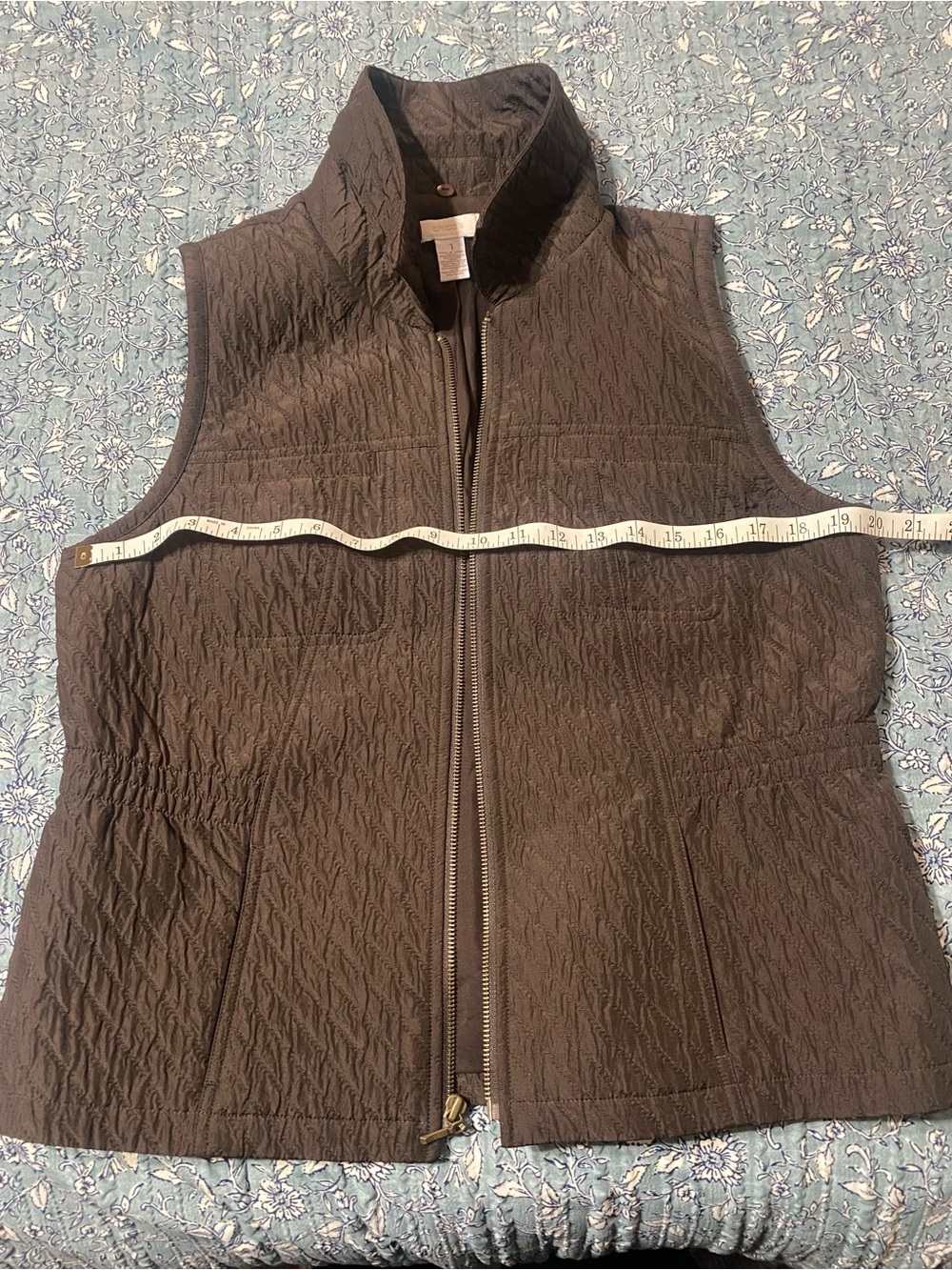 Size 1 Chico's Quilted Sleeveless Zip Front Vest in Dark Brown.